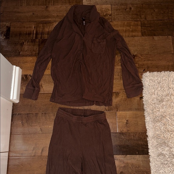 SKIMS SOFT LOUNGE SLEEP SET COCOA XS - Picture 8 of 10